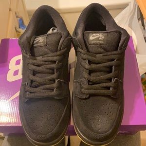 Nike sb dunk low men’s size 9.5